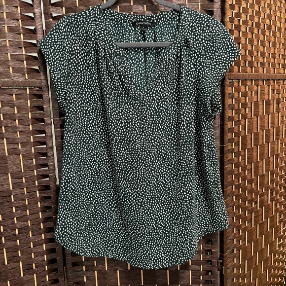 41 Hawthorn Tops - Green and White Blouse